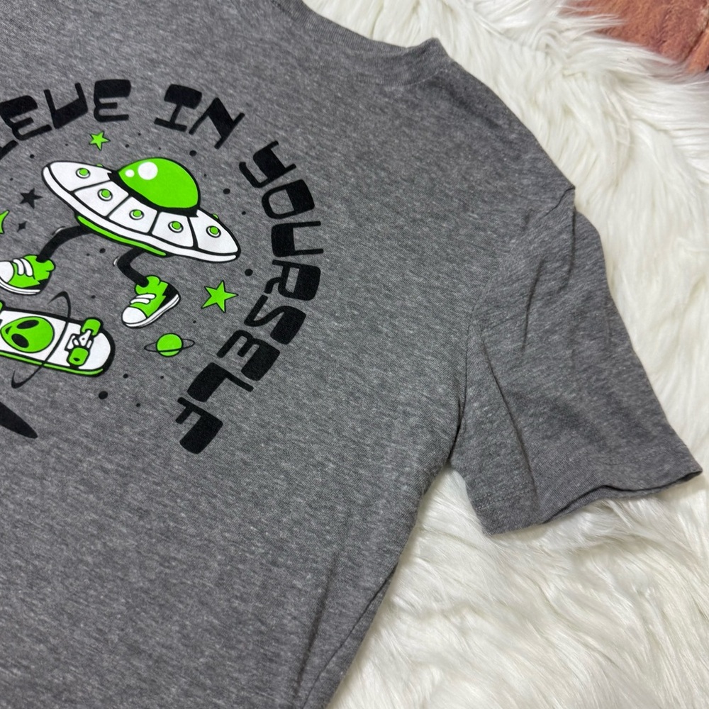 Old Navy Youth Boy Size Small (6-7) Charcoal Gray Shirt With Spaceship Image - Picture 8 of 12
